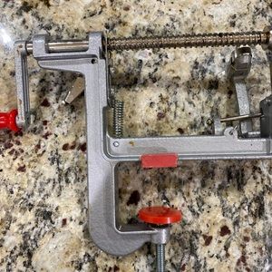 The pampered, chef, apple, peeler core slicer